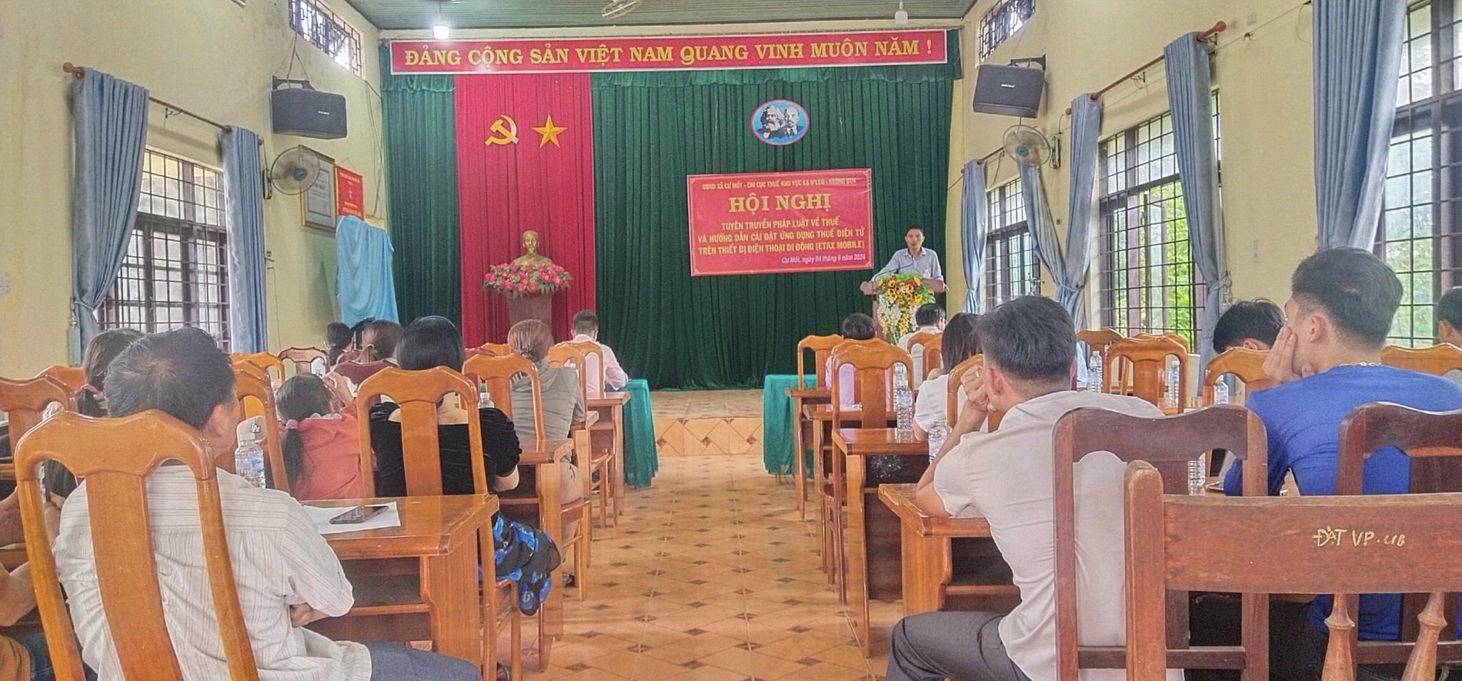 thuế